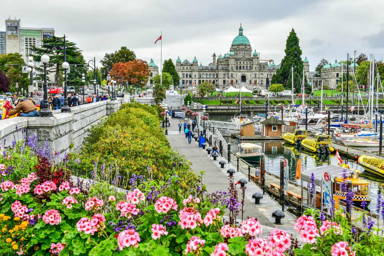 victoria canada walking tour