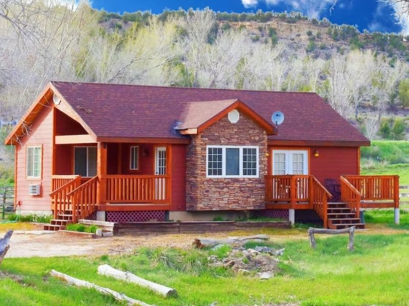 Arrowhead Cabin set on a Buffalo Preserve in Mount Carmel Utah.