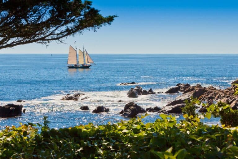 15 Oceanfront Places To Stay in Maine: Best Hotels & Resorts