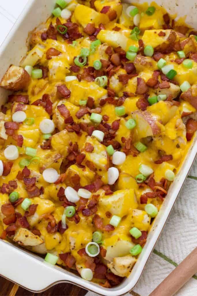 Casserole with potato, chicken, cheese and bacon.