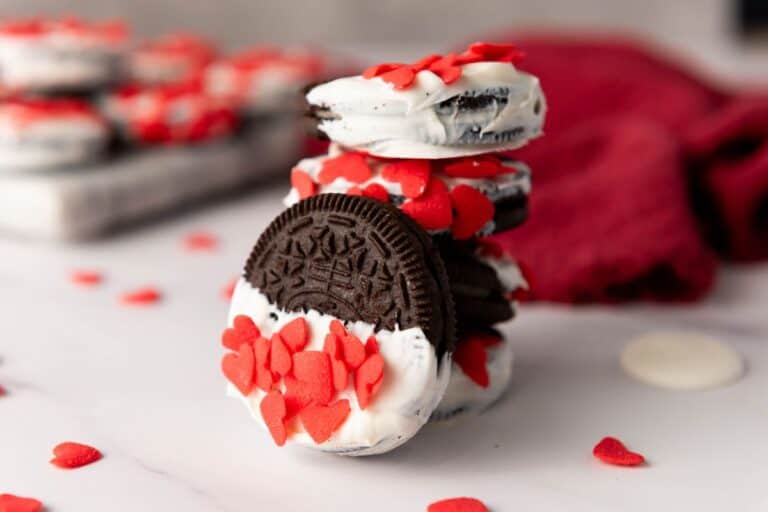 Adorable Valentine’s Oreos You Can Make in Minutes