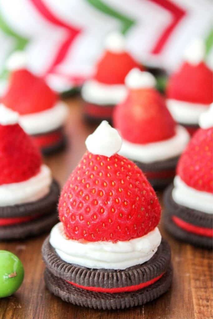 Rows of Strawberry Santa Hat Oreos. 