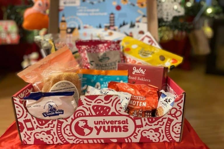 Universal Yums Review: World Snack Box