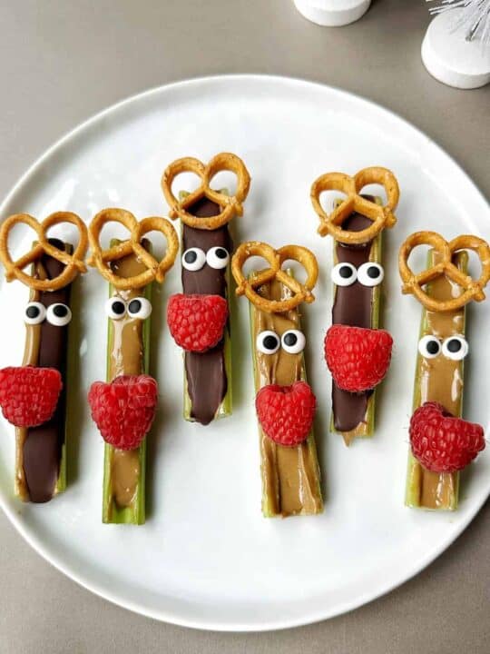 get-festive-with-these-25-easy-kid-friendly-christmas-appetizers